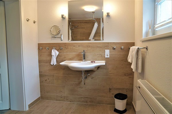 unterfahrbares Waschbecken